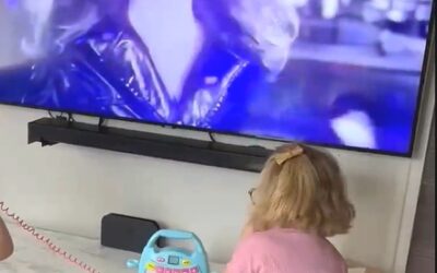 Capucine fan de Dalida, ses parents cherchent un sosie