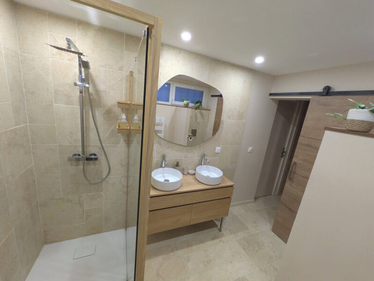 PXL 20251022 164655073 1 768x577