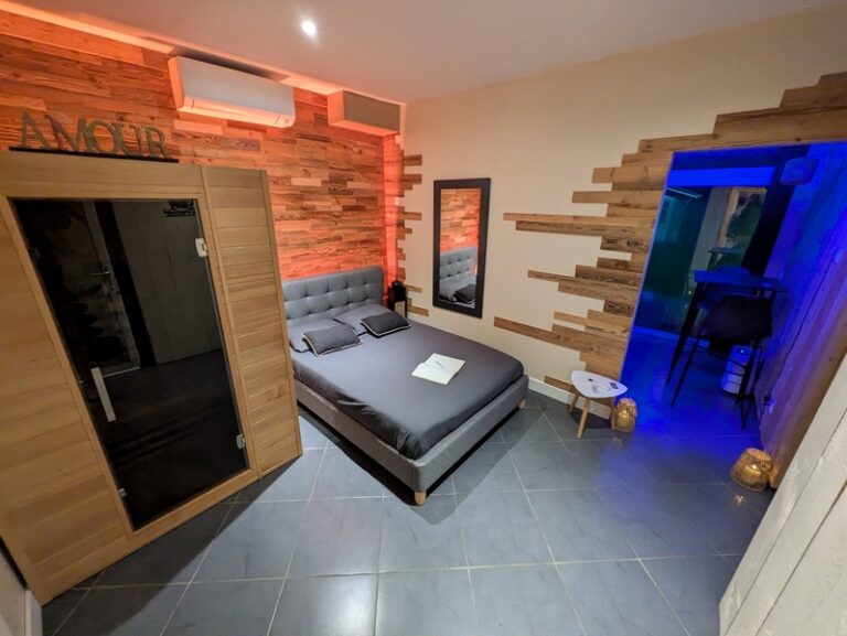 PXL 20251126 184634139 768x577