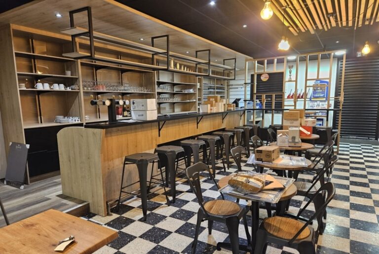 Le B7 busnes 768x515