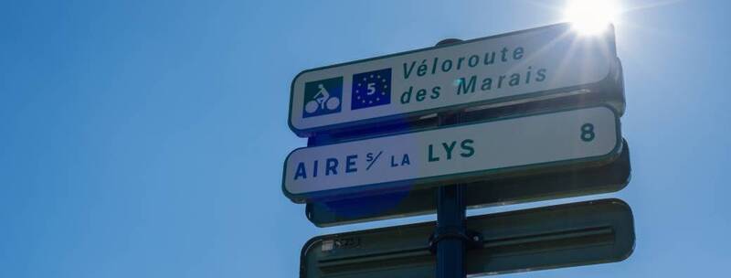 Balade gourmande en vélo au départ du port de plaisance de la ville d'Aire sur la Lys